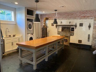 BAKERY TABLE - 3404 Dauphine St