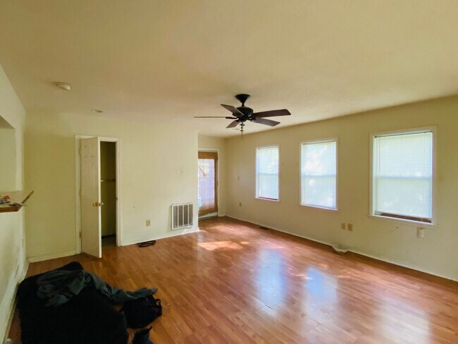 Building Photo - Adorable 3bdrm/1.5bth Cape-Cod  Located in Richmond's Southside!!  **NEWLY RENOVATED**