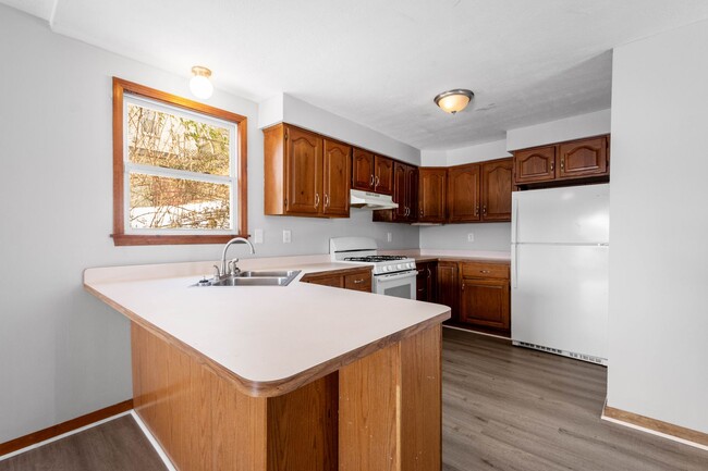 Building Photo - SCORE $500 OFF 1ST MONTH OF RENT! 2 bedroo...