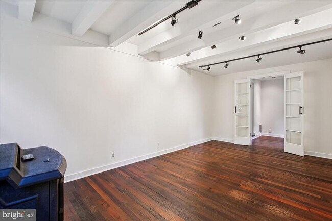 Building Photo - 323 N Patrick St