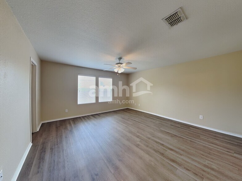 Building Photo - 806 Silverado Way