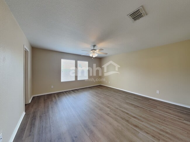Building Photo - 806 Silverado Way