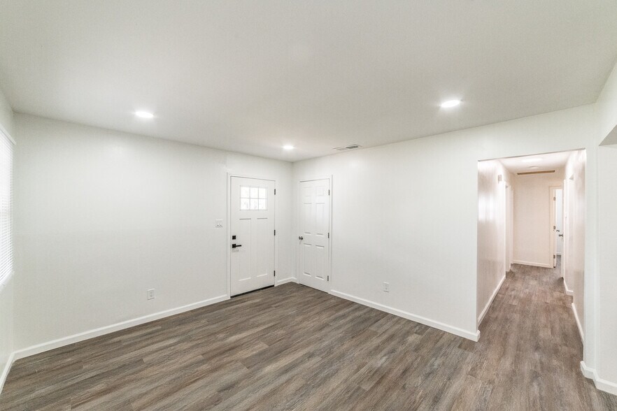 Building Photo - 2239 Norwood Dr NW