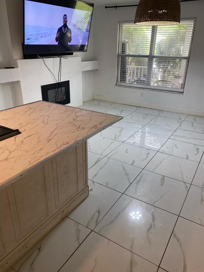 Building Photo - 581 NW Cornell Ave