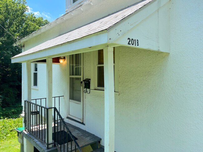 Building Photo - 201 Shamrock Rd