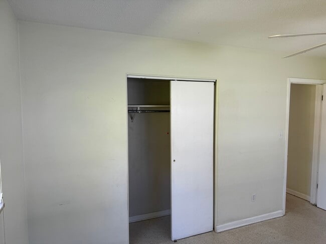 Building Photo - 515 E Miller St