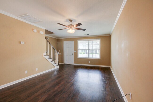 Building Photo - Beautiful Town Home Across From Tennova and Minutes to I-24 With Hardwood Flooring