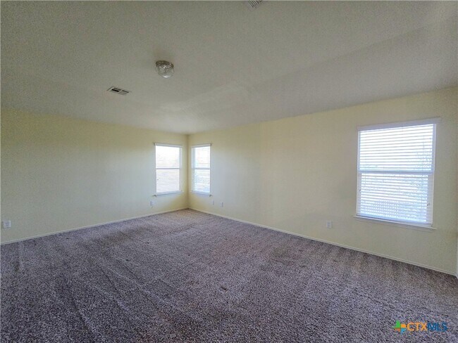 Building Photo - 5000 Willamette Ln