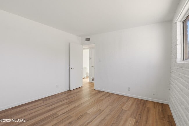 Building Photo - 3402 E 27th St