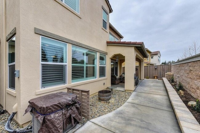 Building Photo - 5019 Verona Dr