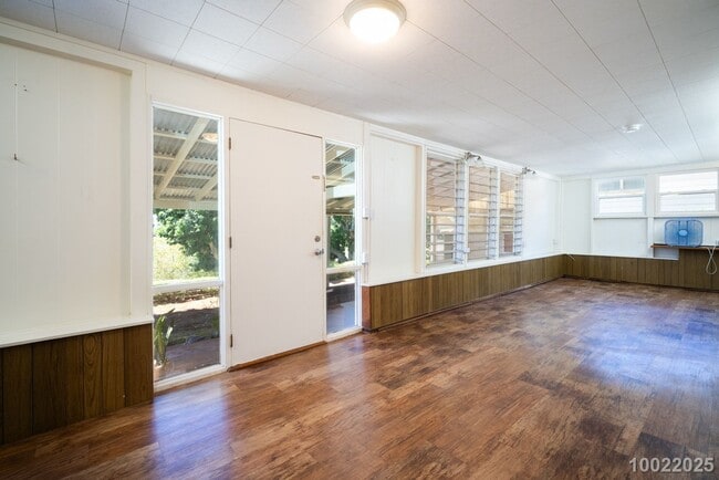 Building Photo - Move in Ready! 1 BD 1 BA home in Aiea ($300 off the first month’s rent if moved in before Decembe...