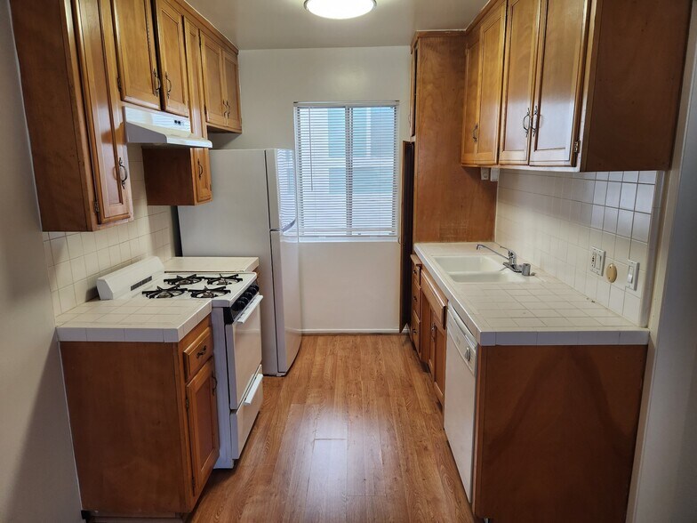 Kitchen - 3622 Dunn Dr