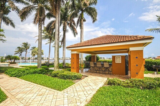 Building Photo - 103 Yacht Club Way