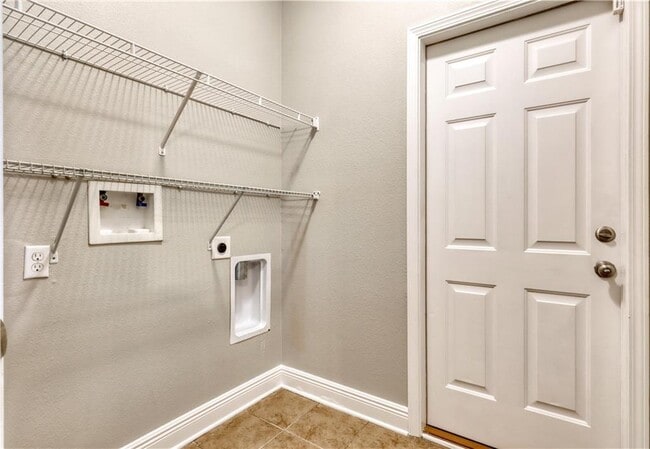 Building Photo - 657 Parish Lakes Dr