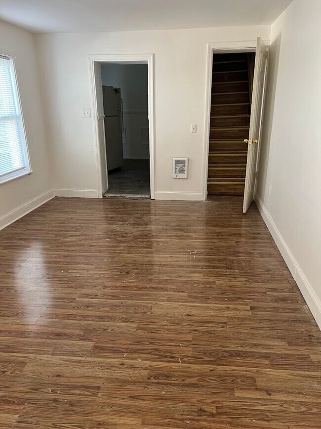 Building Photo - 1542 1/2 Centre Avenue