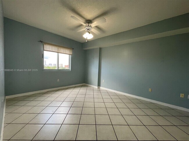 Building Photo - 3500 Coral Wy