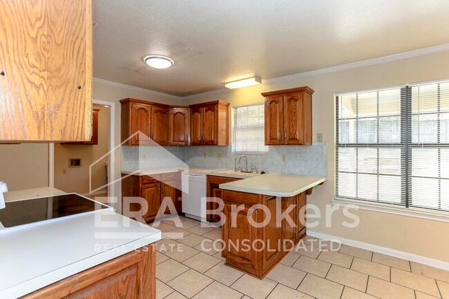 Building Photo - 800 Silver Creek Dr