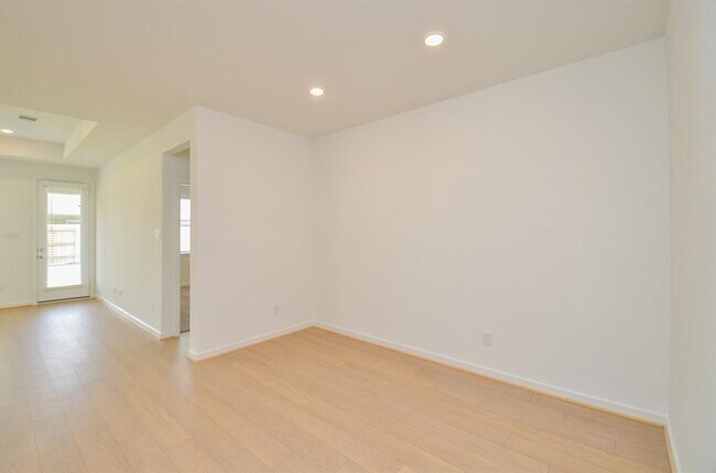 Building Photo - 9727 Rialto Hts Dr