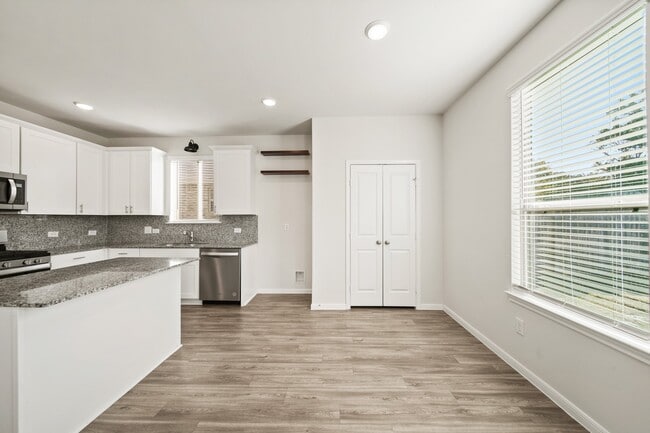 Building Photo - 312 Lippizan Dr