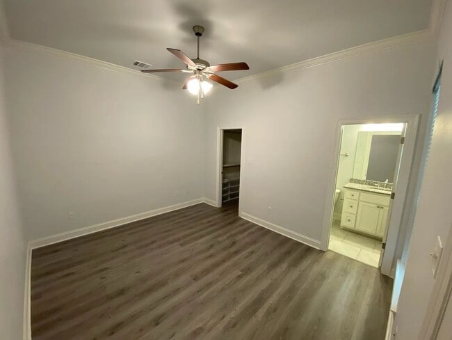 Building Photo - Charming 2-bedroom, 2-bath rental home in Baton Rouge, conveniently located near LSU