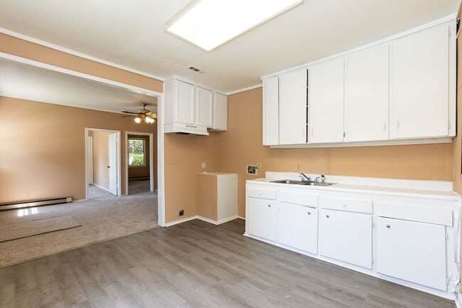 Building Photo - S Mckay Ave- Duplex