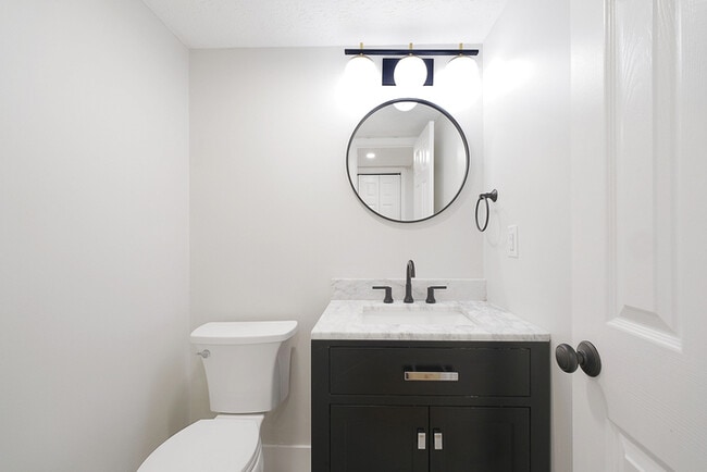 Building Photo - Beautifully 4-Bedroom Home in the Heart of...