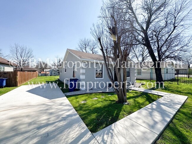 Building Photo - 203 Ave B