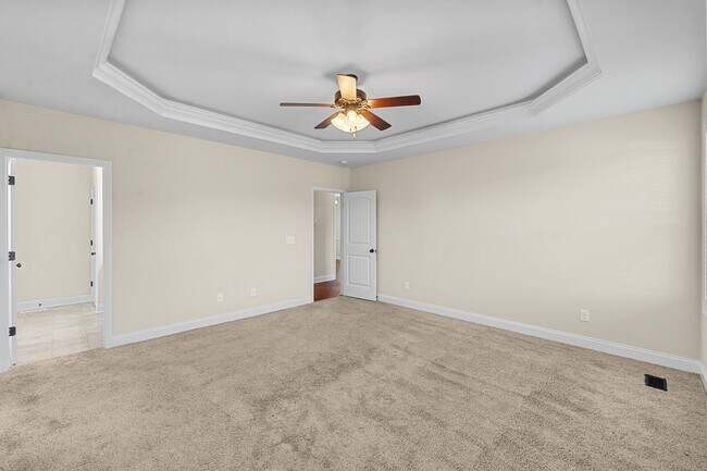Building Photo - **Spacious 3bd/3ba in Raleigh**