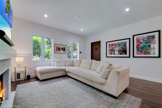 Building Photo - Minorca Avenue, Coral Gables, FL 33134 - 2 BR 2 BA single-family home