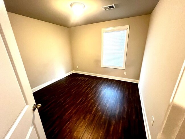 Building Photo - 4 bedroom, 3.5 bath townhouse in a swim community located in Woodstock, GA. Within walking distan...