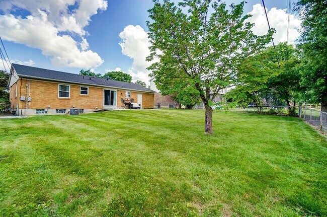 Building Photo - 1599 Yellowglen Dr