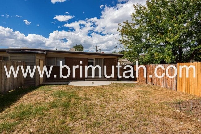 Building Photo - 4467 S Albright Dr