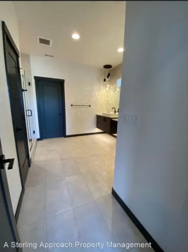 Building Photo - Close to Micron! Luxury Town Home With Two...