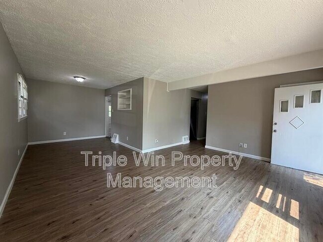 Building Photo - 1113 Highmont Dr