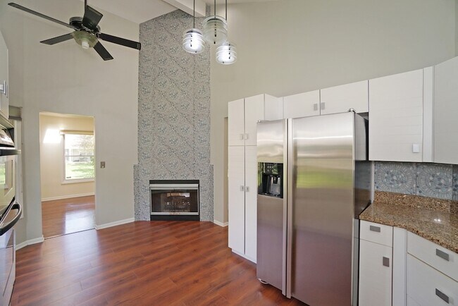 Building Photo - 229 Willow Pkwy