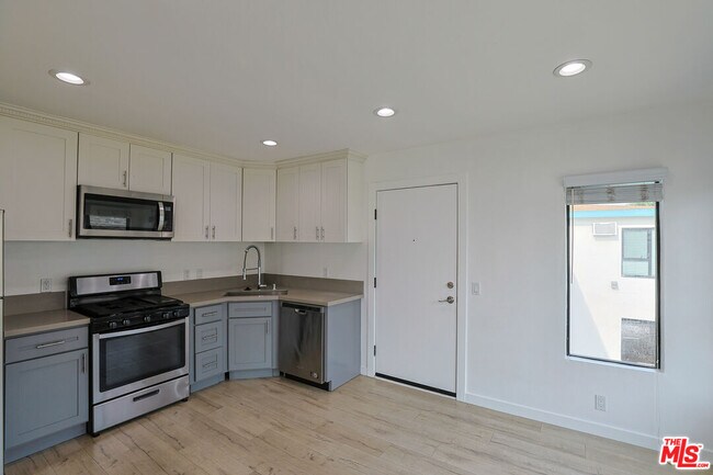 Building Photo - 1277 W 23rd St