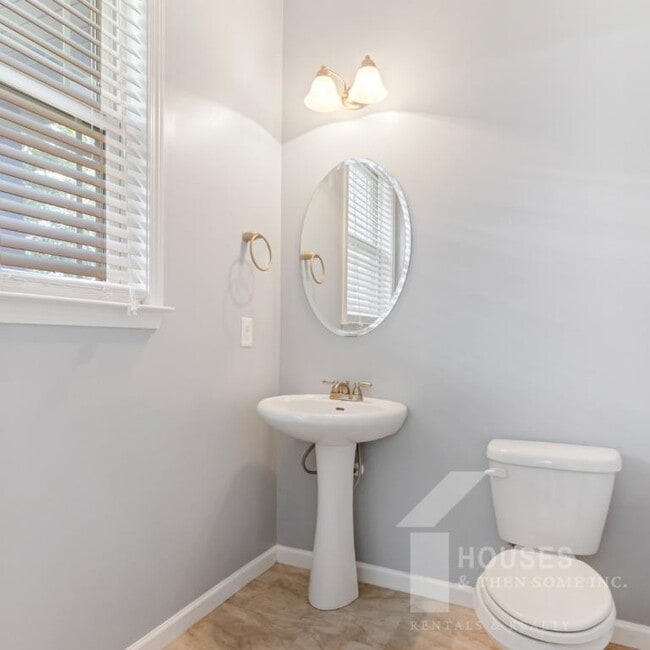 Building Photo - 70 Madeline Cir