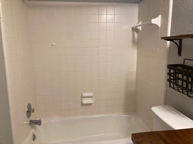 Building Photo - 3 bed 2 bath house, 1-car garage and fenced-in yard! Available May 15