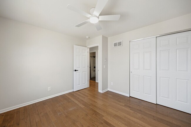 Building Photo - 3261 5 Oaks Dr