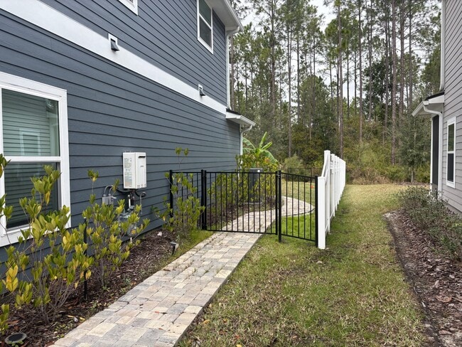 Building Photo - 285 Holly Forest Dr