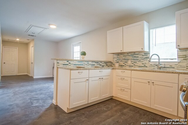 Building Photo - 303 Victor St