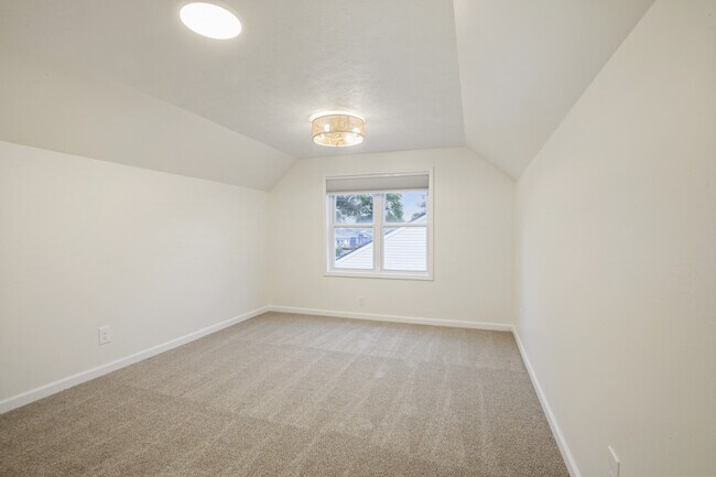 Building Photo - 1003 E Hopkins Dr