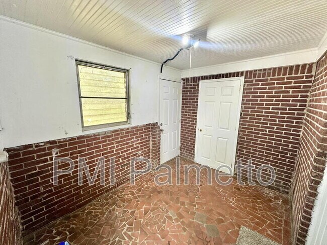 Building Photo - 3727 Maybank St