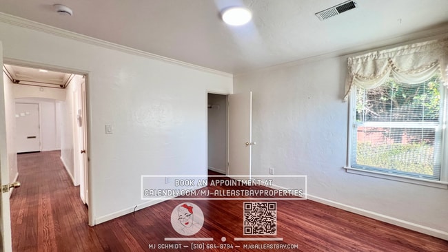 Building Photo - Beautiful 3 bedroom home with large backya...