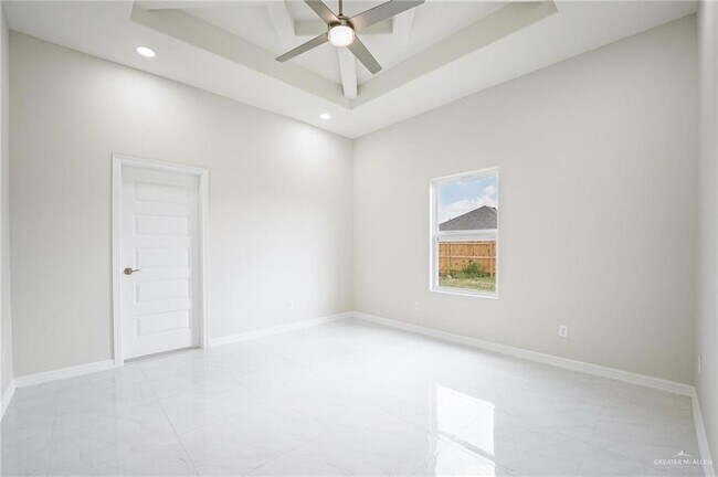 Building Photo - 19 E Boxwood Ave