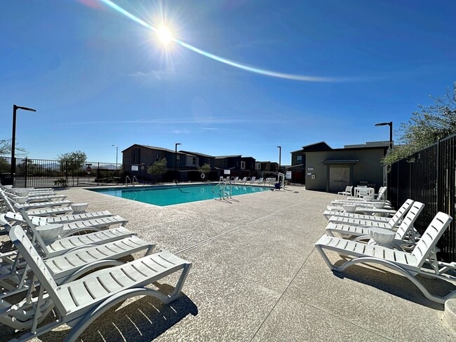 Building Photo - FURNISHED 3 BEDROOM + LOFT TOWNHOME WITH 2 CAR GARAGE