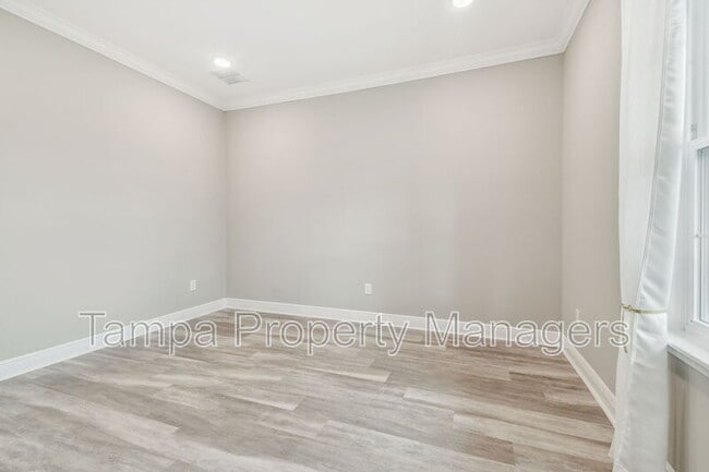 Building Photo - 10324 Crestview Heights Ave