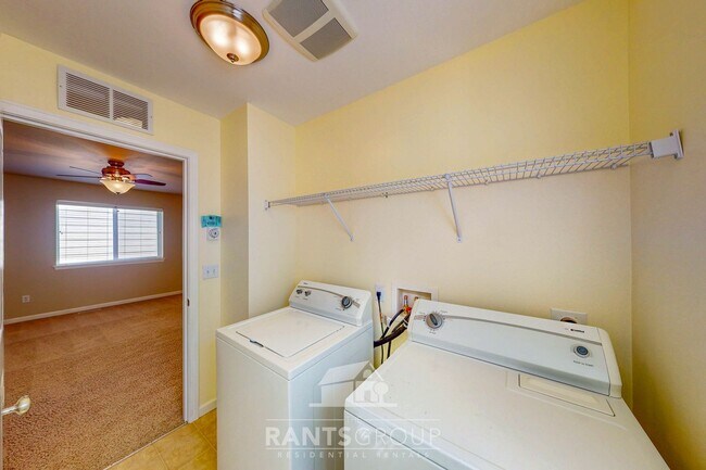 Building Photo - "Cozy" Meets "Modern": 3-Bedroom Home with Dreamy Front Porch Retreat!