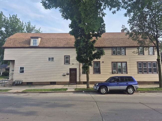 Building Photo - 2901 S 8th St