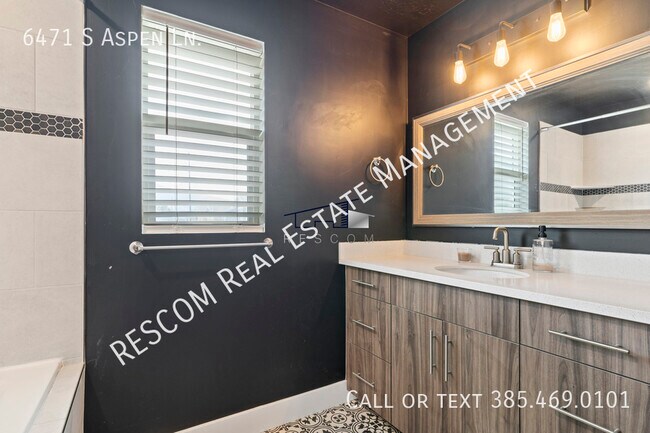 Building Photo - 6471 S Aspen Ln